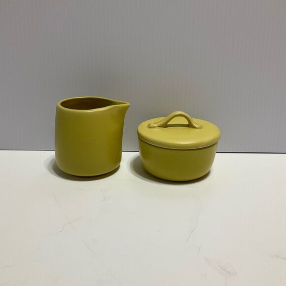 Crate & Barrel Creamer and Sugar Bowl. Signed B. Eigen. Pea green - Picture 16 of 16